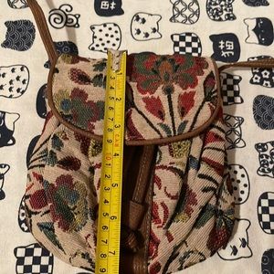 Small floral Joe Boxer cross body bag. Draw string and button closure.